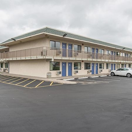Motel 6 Kansas City, Mo - Airport Экстерьер фото