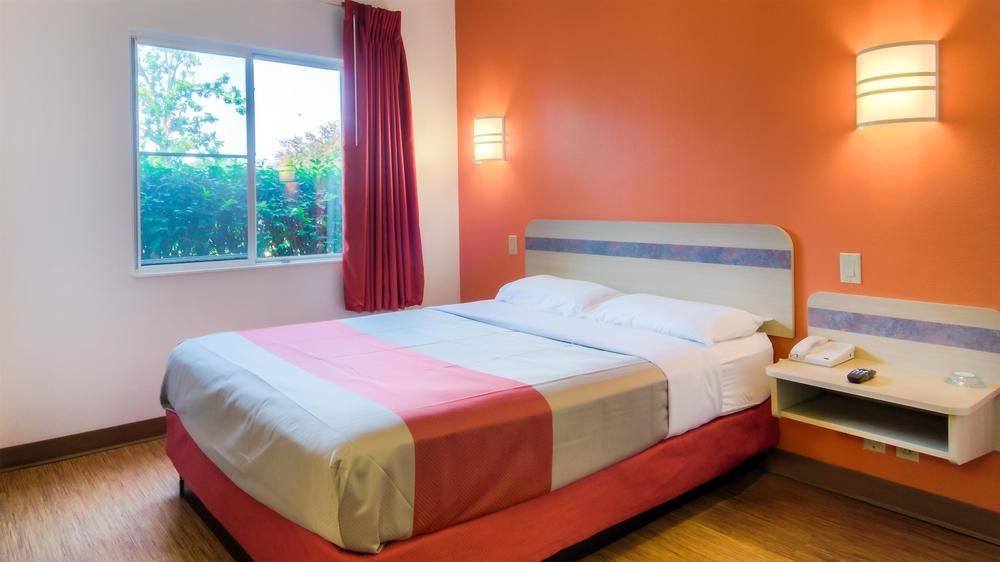 Motel 6 Kansas City, Mo - Airport Экстерьер фото