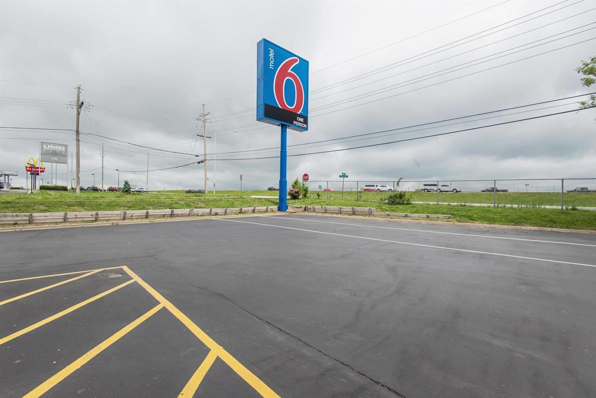 Motel 6 Kansas City, Mo - Airport Экстерьер фото
