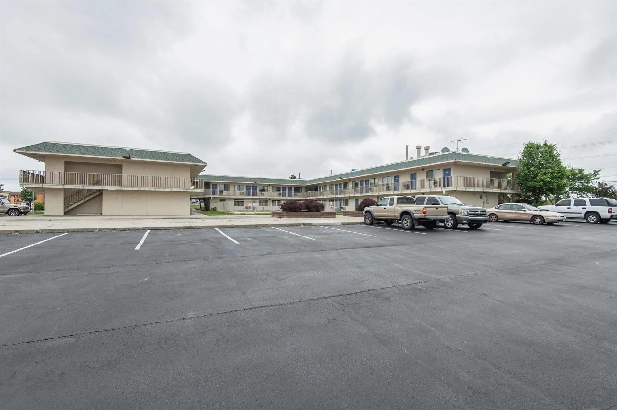 Motel 6 Kansas City, Mo - Airport Экстерьер фото