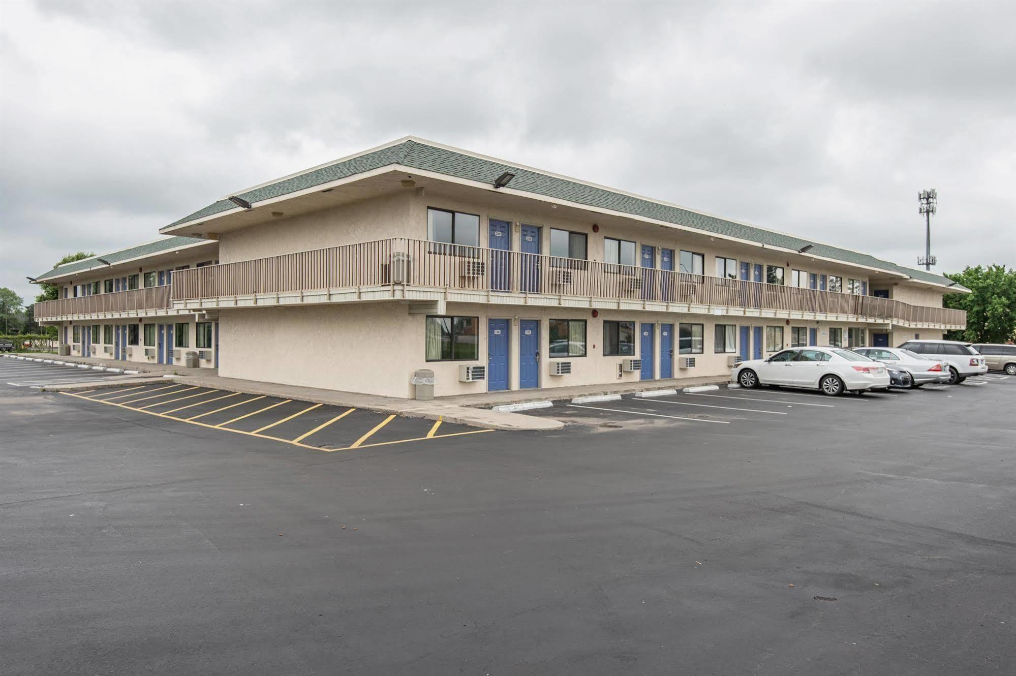 Motel 6 Kansas City, Mo - Airport Экстерьер фото