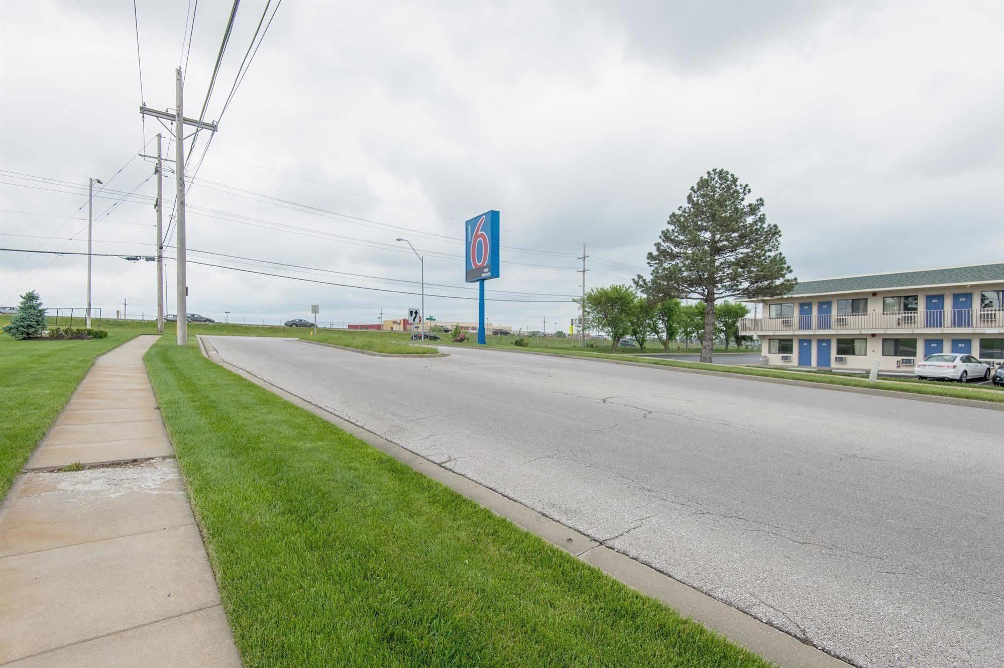 Motel 6 Kansas City, Mo - Airport Экстерьер фото