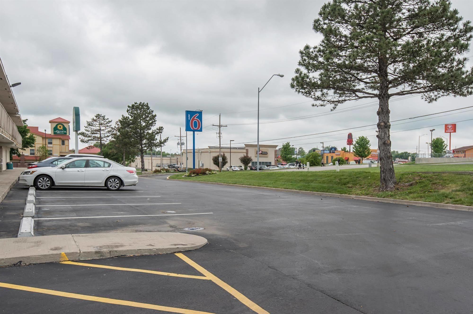 Motel 6 Kansas City, Mo - Airport Экстерьер фото