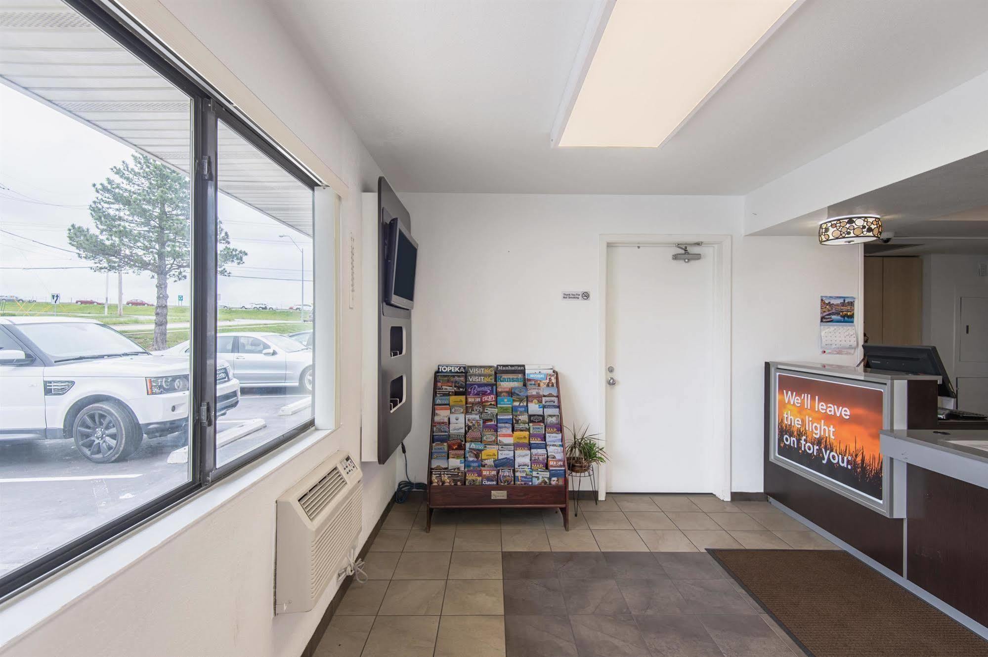 Motel 6 Kansas City, Mo - Airport Экстерьер фото
