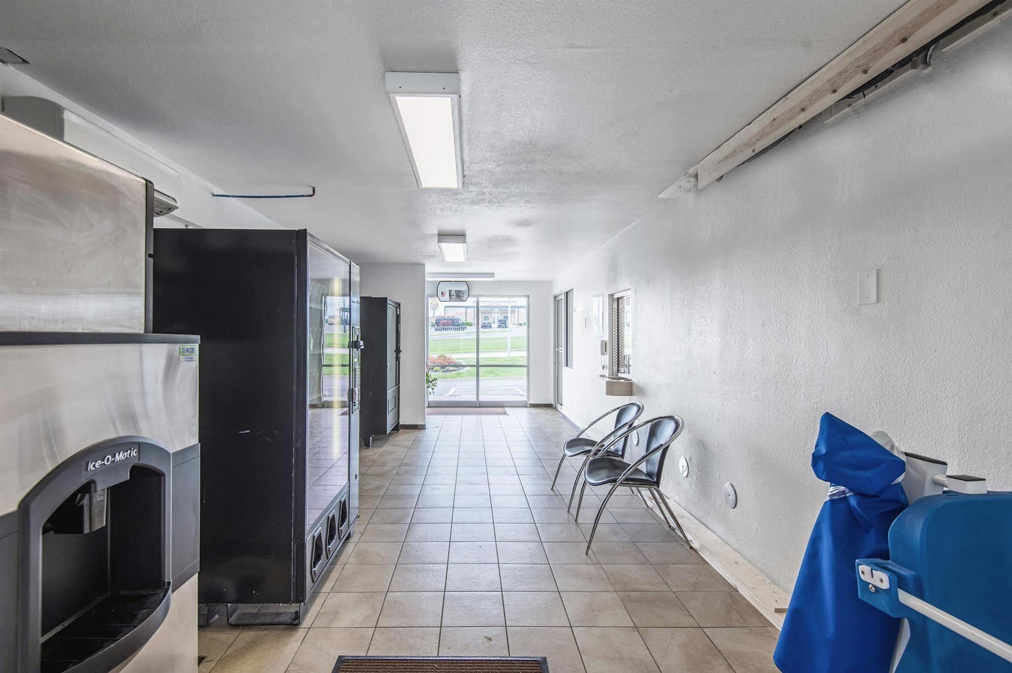 Motel 6 Kansas City, Mo - Airport Экстерьер фото