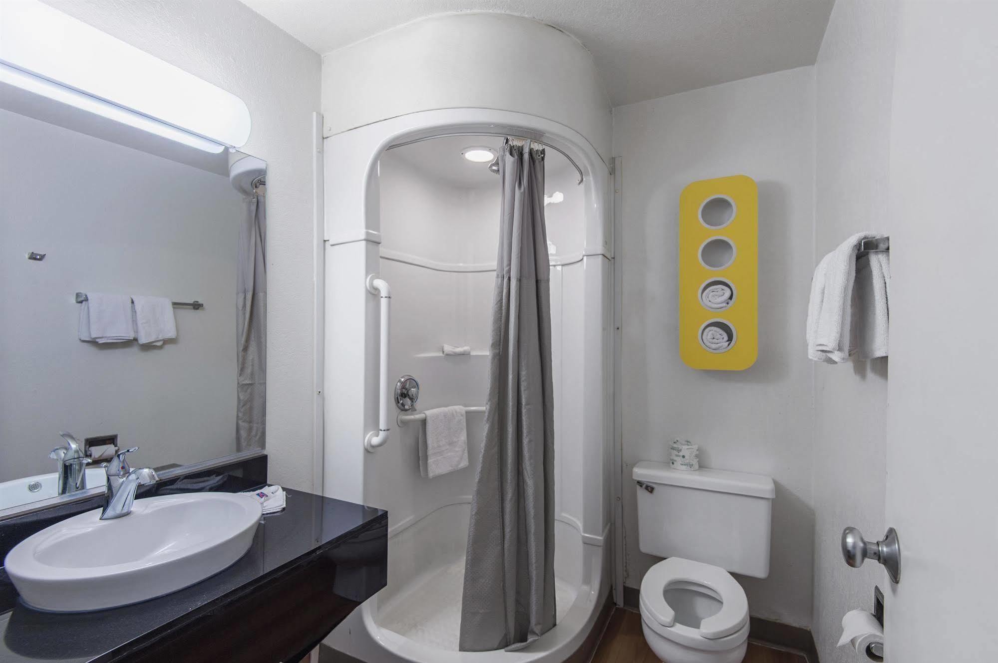 Motel 6 Kansas City, Mo - Airport Экстерьер фото