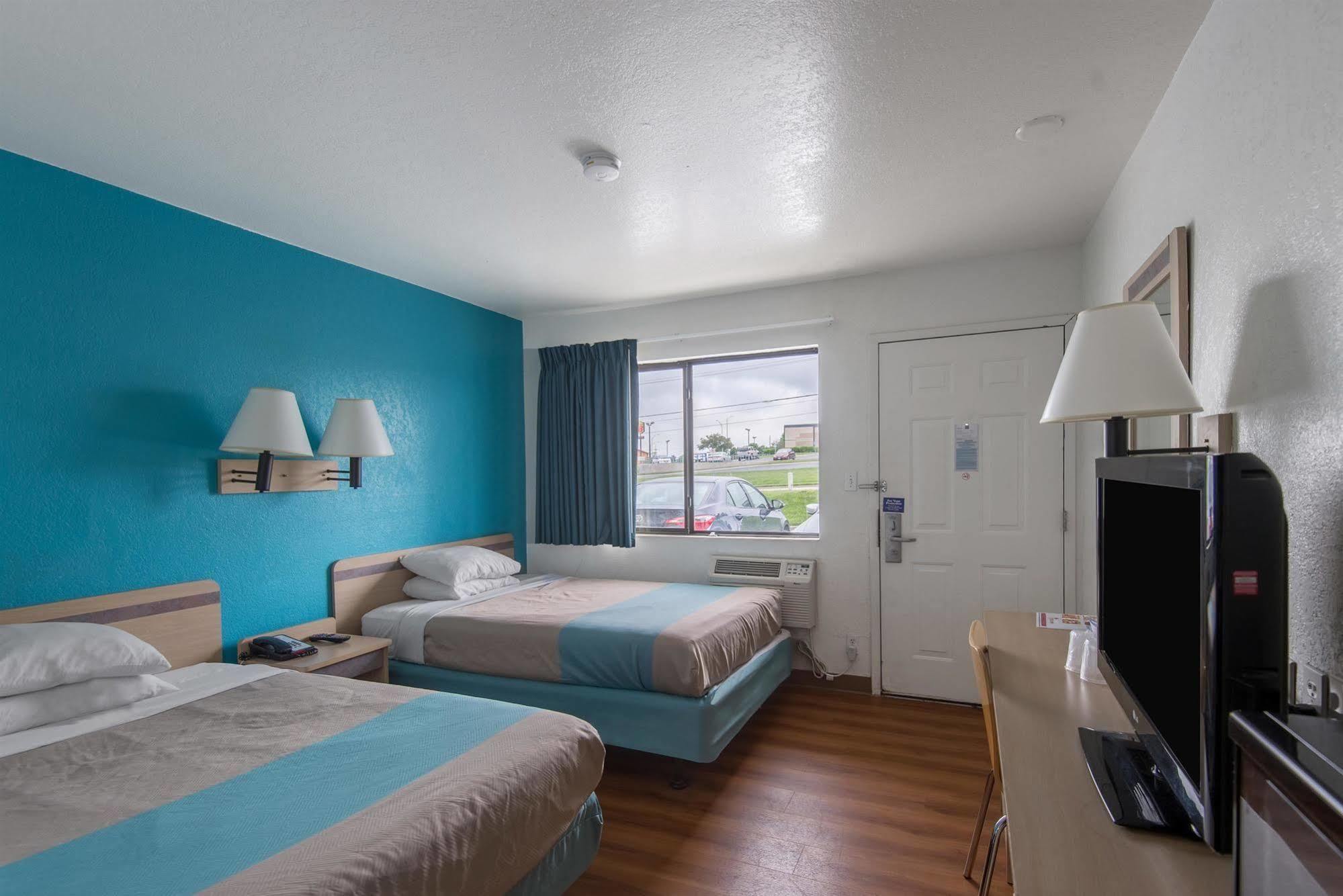 Motel 6 Kansas City, Mo - Airport Экстерьер фото