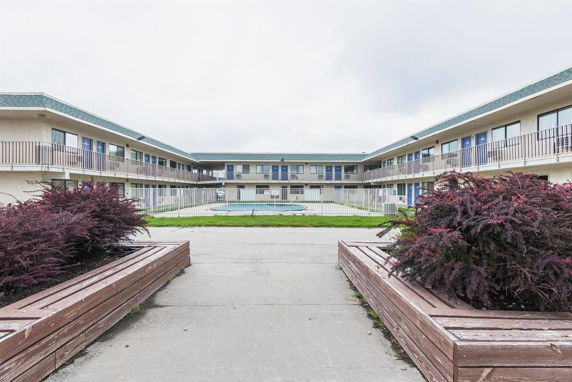 Motel 6 Kansas City, Mo - Airport Экстерьер фото