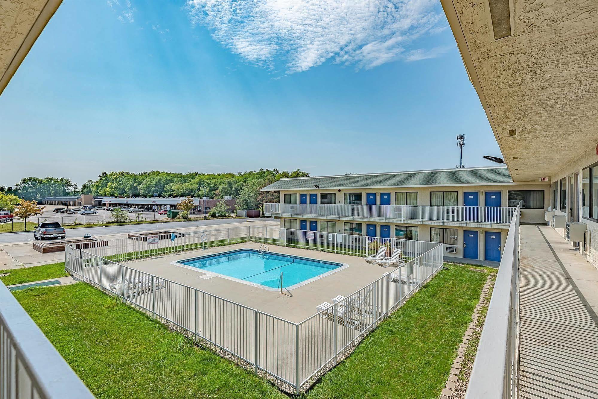 Motel 6 Kansas City, Mo - Airport Экстерьер фото