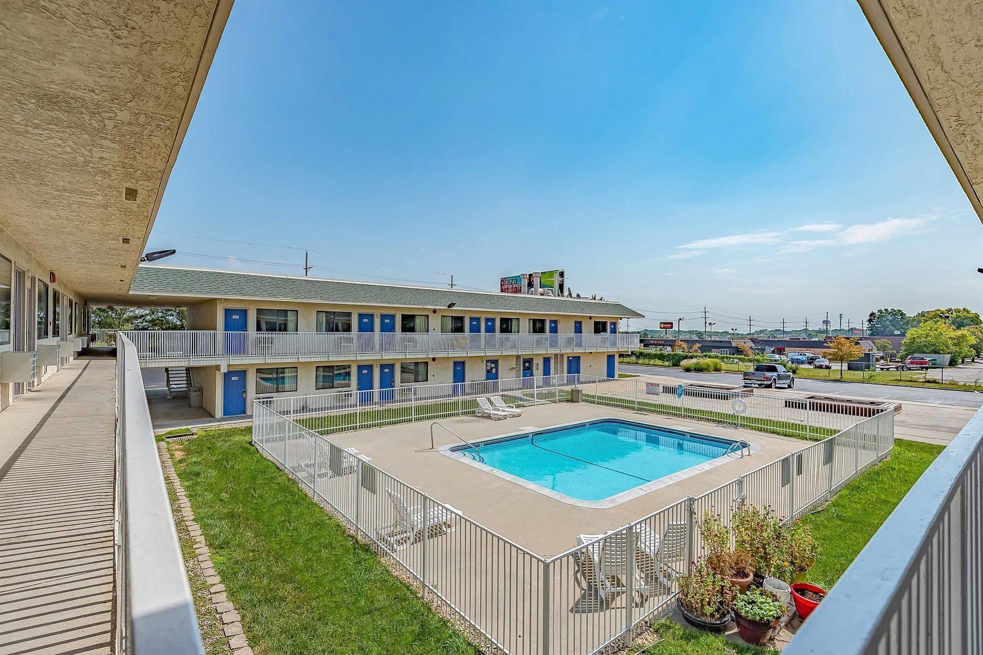 Motel 6 Kansas City, Mo - Airport Экстерьер фото