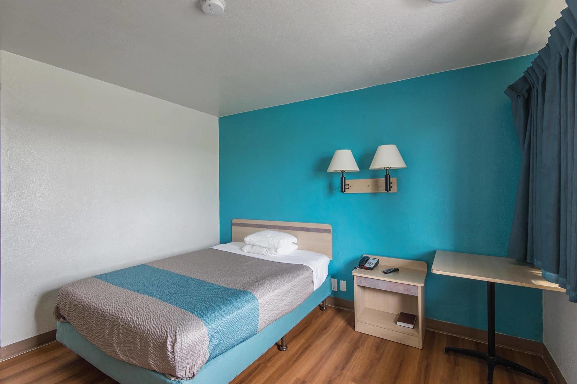 Motel 6 Kansas City, Mo - Airport Экстерьер фото