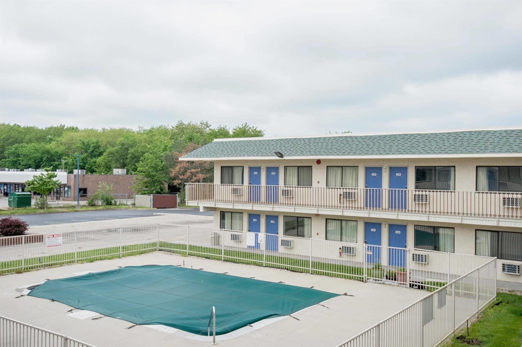 Motel 6 Kansas City, Mo - Airport Экстерьер фото