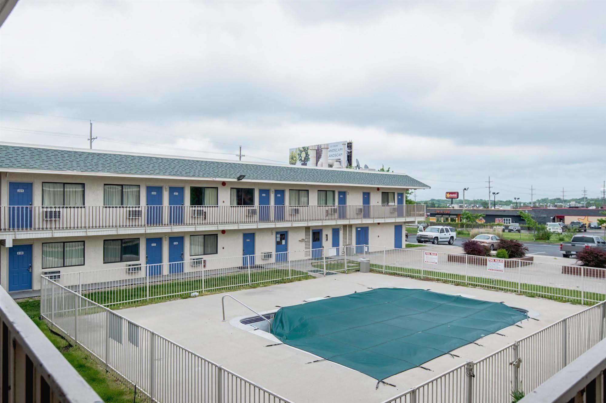 Motel 6 Kansas City, Mo - Airport Экстерьер фото