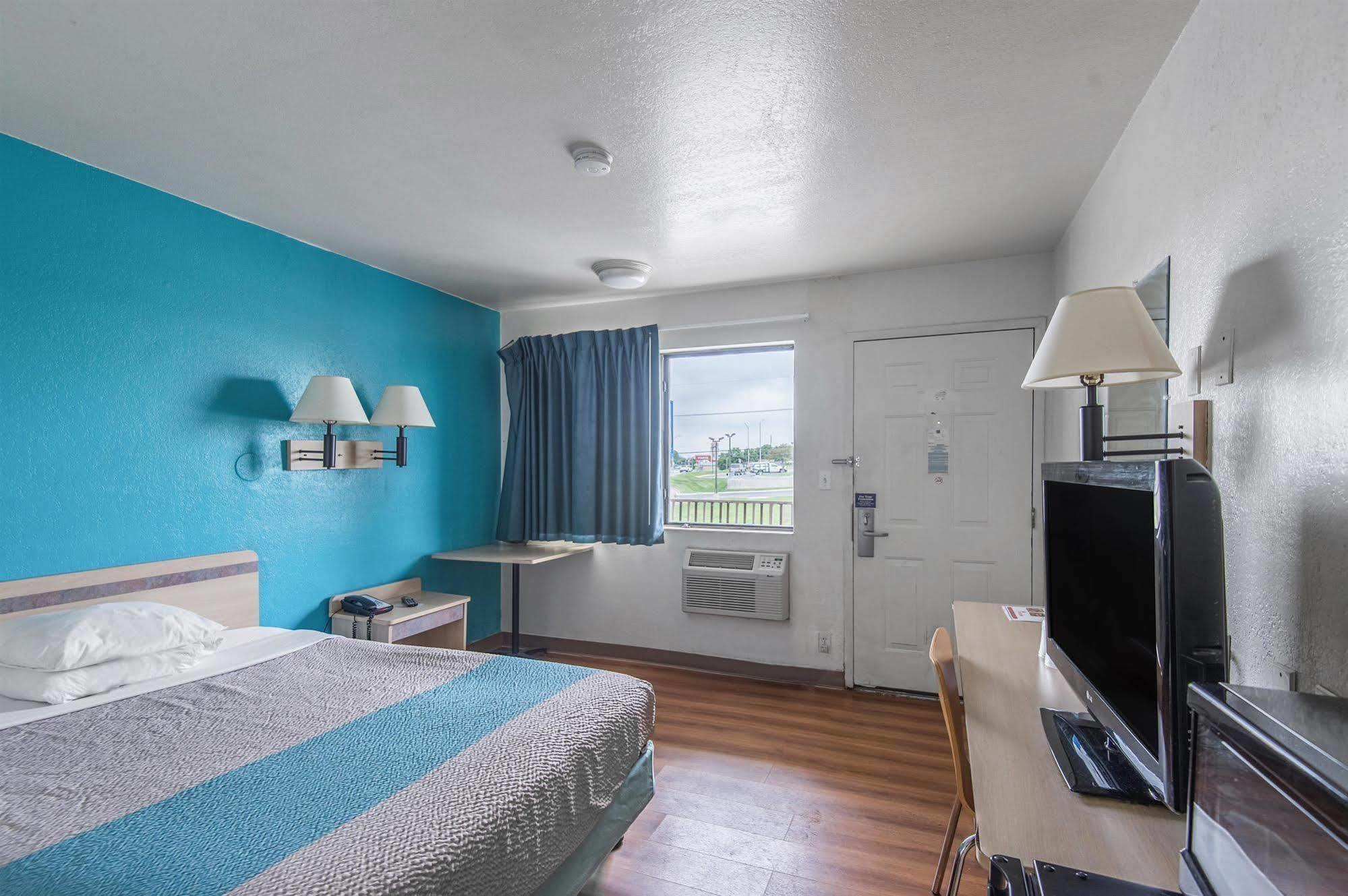 Motel 6 Kansas City, Mo - Airport Экстерьер фото