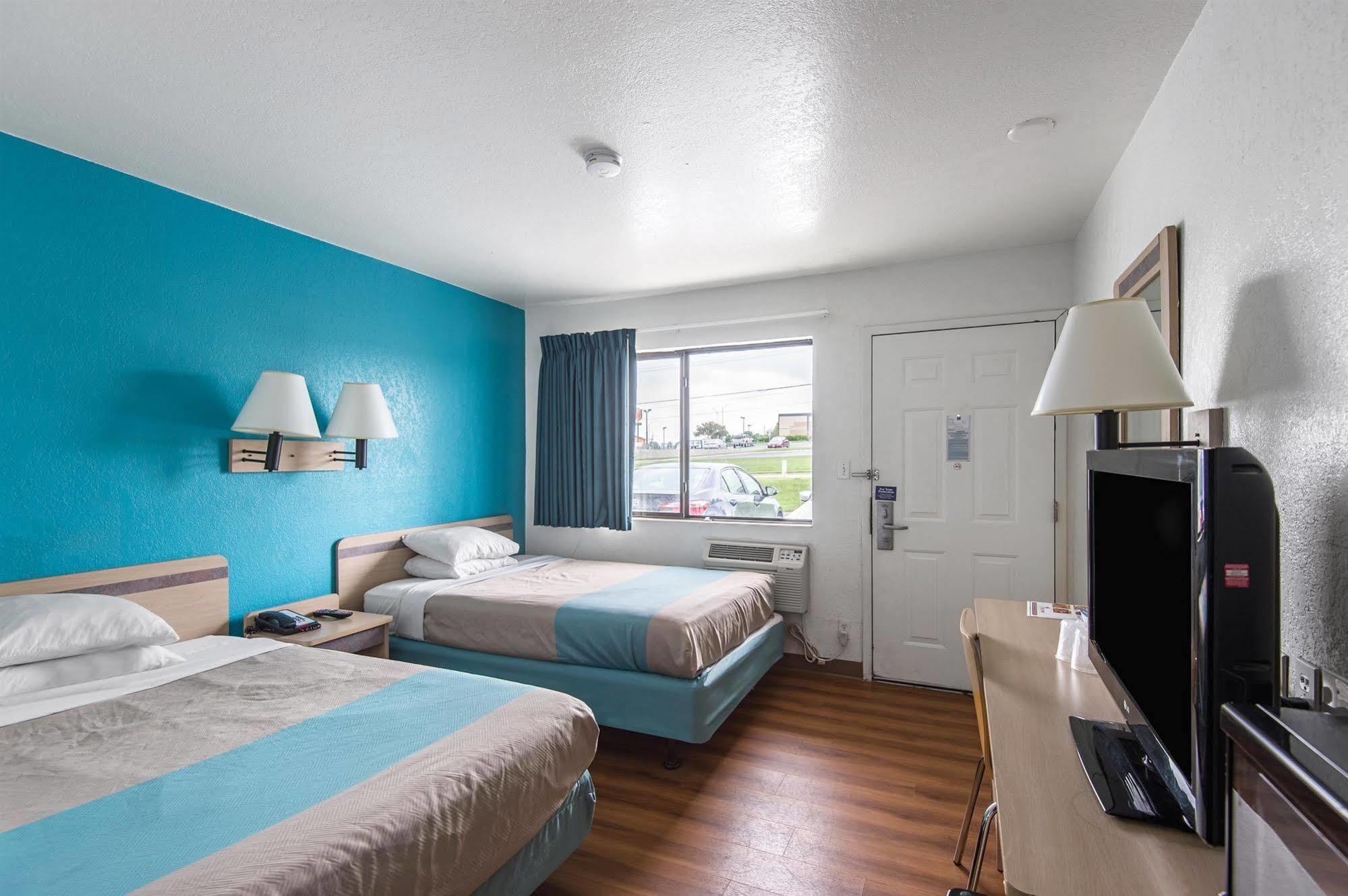 Motel 6 Kansas City, Mo - Airport Экстерьер фото